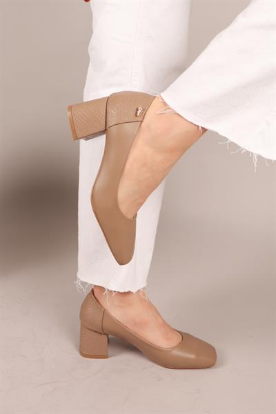 PUMPS Arkası Yılan Dokulu Blok Topuklu Ayakkabı VİZON