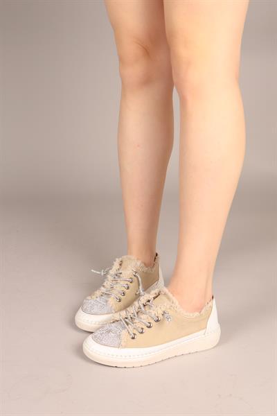 REİNA Taş Bağcık ve Aksesuarlı Kot Sneakers BEJ