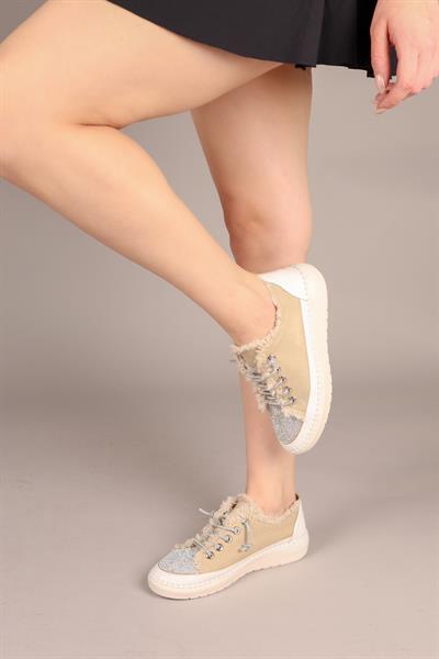 REİNA Taş Bağcık ve Aksesuarlı Kot Sneakers BEJ
