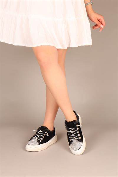REİNA Taş Bağcık ve Aksesuarlı Kot Sneakers SİYAH