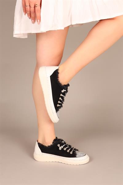 REİNA Taş Bağcık ve Aksesuarlı Kot Sneakers SİYAH