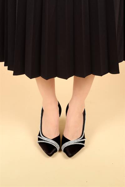 Saten Taş Detaylı Karnıyarık Stiletto SİYAH