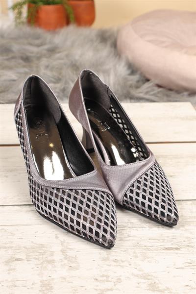 Saten Taş Ve Lazer Detaylı Alçak Topuklı Stiletto PLATİN