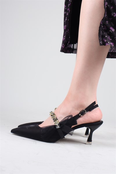 SİLİS Yan Kurdeleli Tokalı Taşlı Saten Stiletto SİYAH