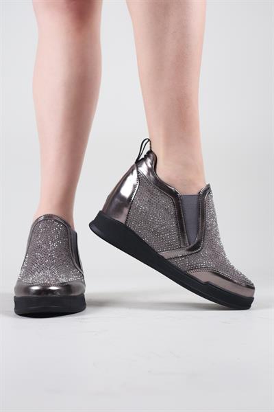 SİTRAH Süet-Cilt Garnili Taşlı Gizli Dolgu Sneakers PLATİN