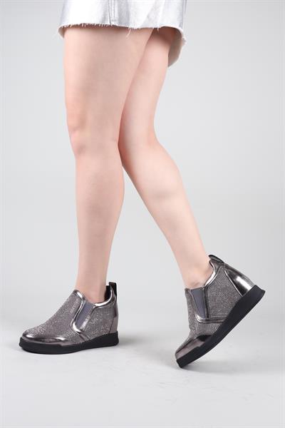 SİTRAH Süet-Cilt Garnili Taşlı Gizli Dolgu Sneakers PLATİN