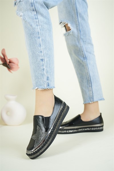 Taş Aksesuarlı Lastikli Sneakers SİYAH