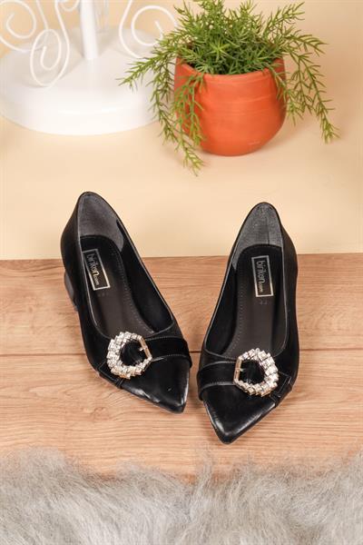 Tokası Taşlı Alçak Topuklu Babet SİYAH