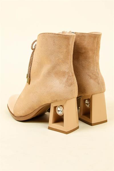 RUBY Topuk Detaylı Süet-Rugan Garnili Topuklu Bot NUDE