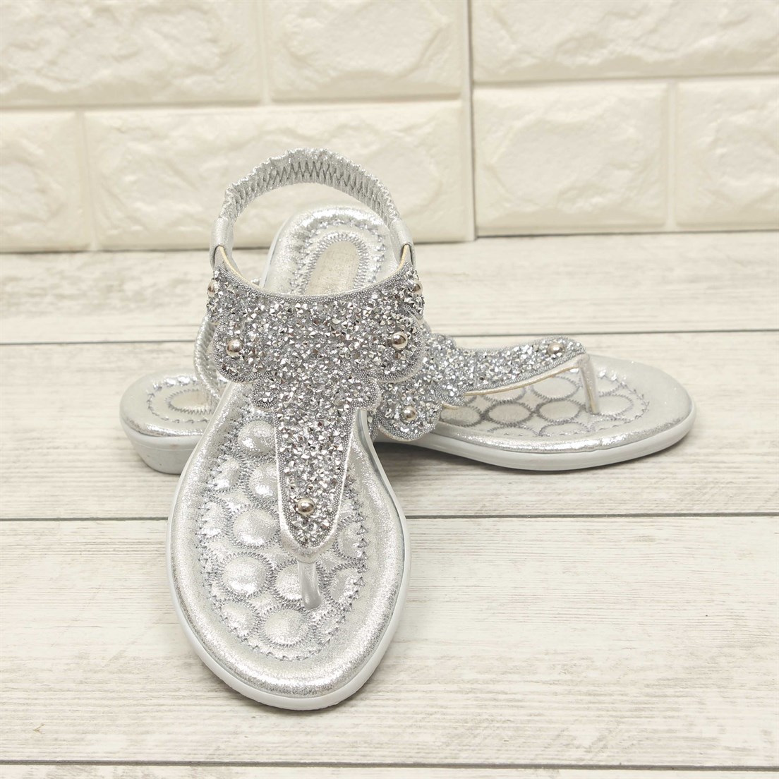 2019/Taşlı Gümüş Parmak Arası Sandalet
