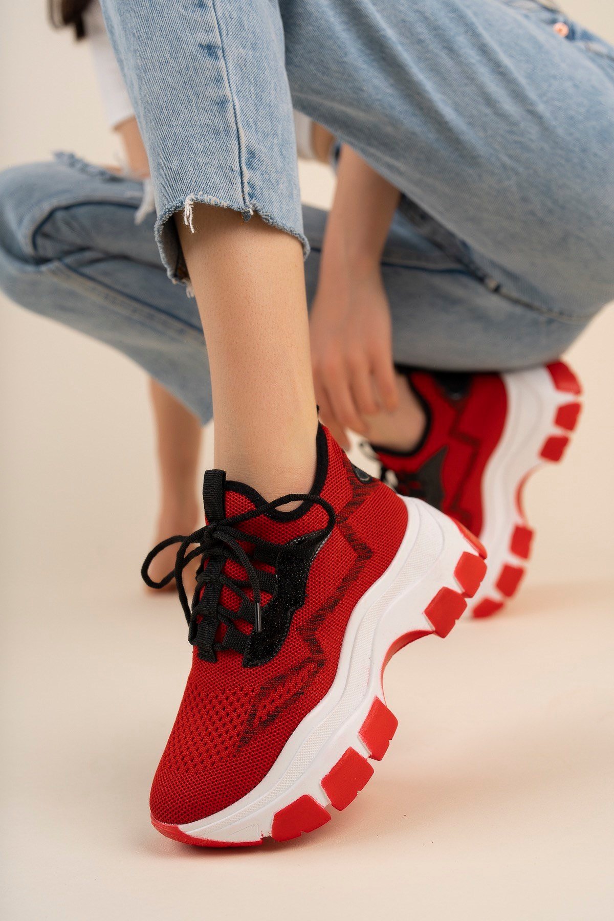 Kalın Tabanlı Kırmızı Triko Kadın Spor Ayakkabı