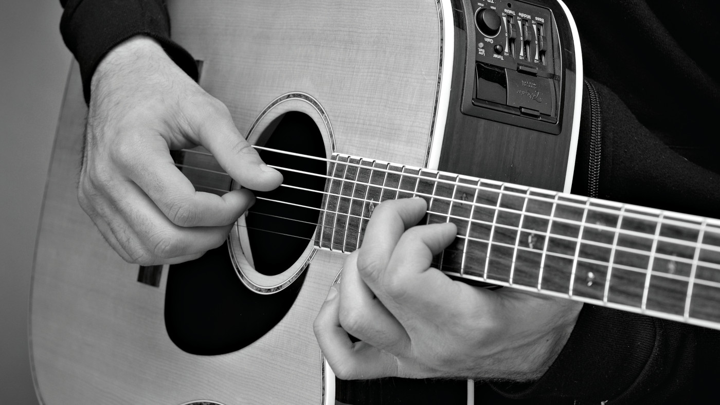 Gitar Nasıl Çalınır ? | Gitar Çalma Teknikleri Anlatımlı