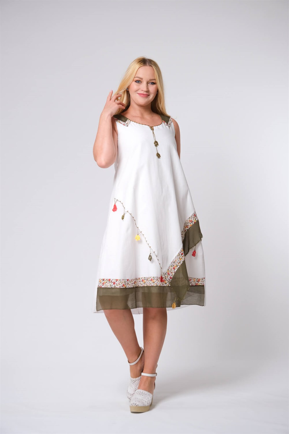 9067- Beyaz Oyalı Elbise