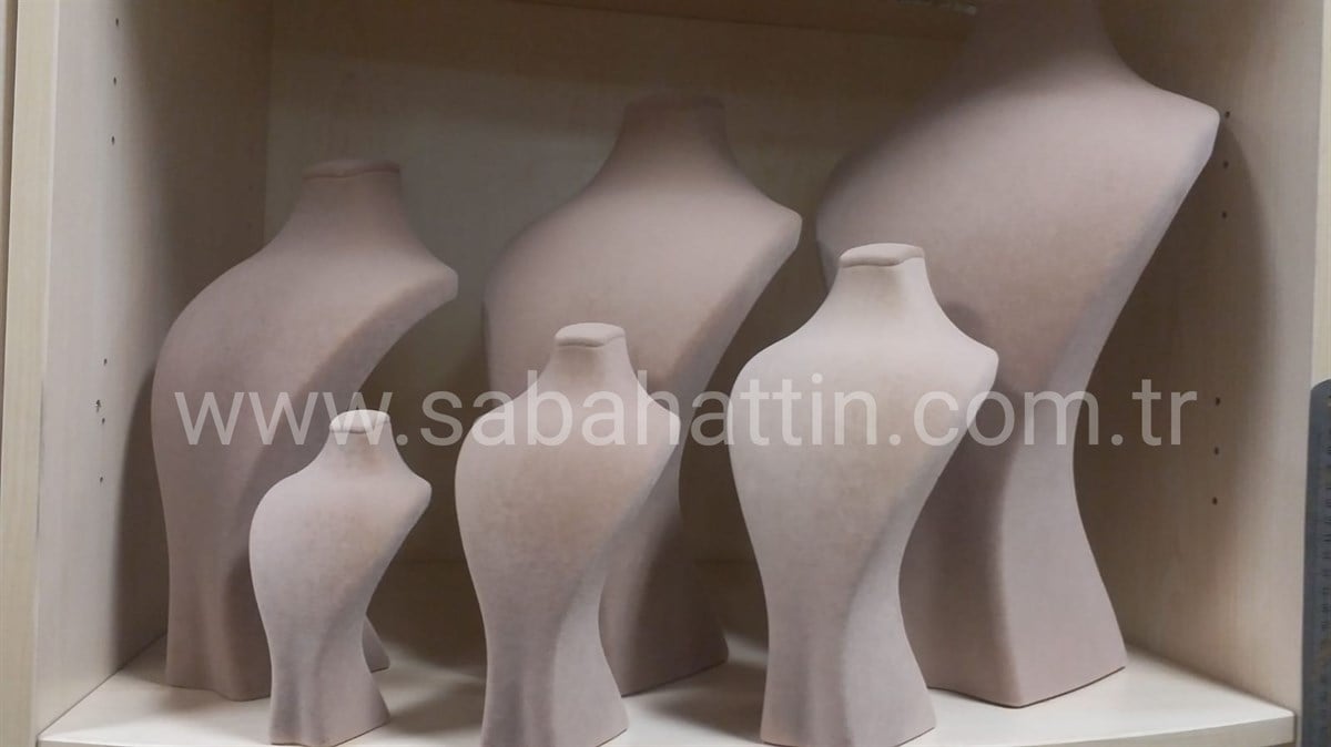 DERİ VE KADİFE KOLYE BOYUNLUK , LEATHER  AND VELVET  NECKLACE JEWELRY DISPLAYS