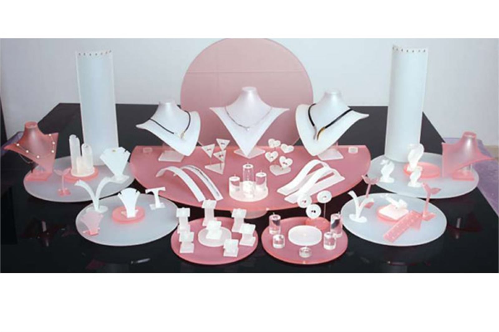 PLEXIGLASS KUYUMCU VİTRİN DEKORLARI, PLEXIGLASS JEWELRY WINDOW DISPLAYS