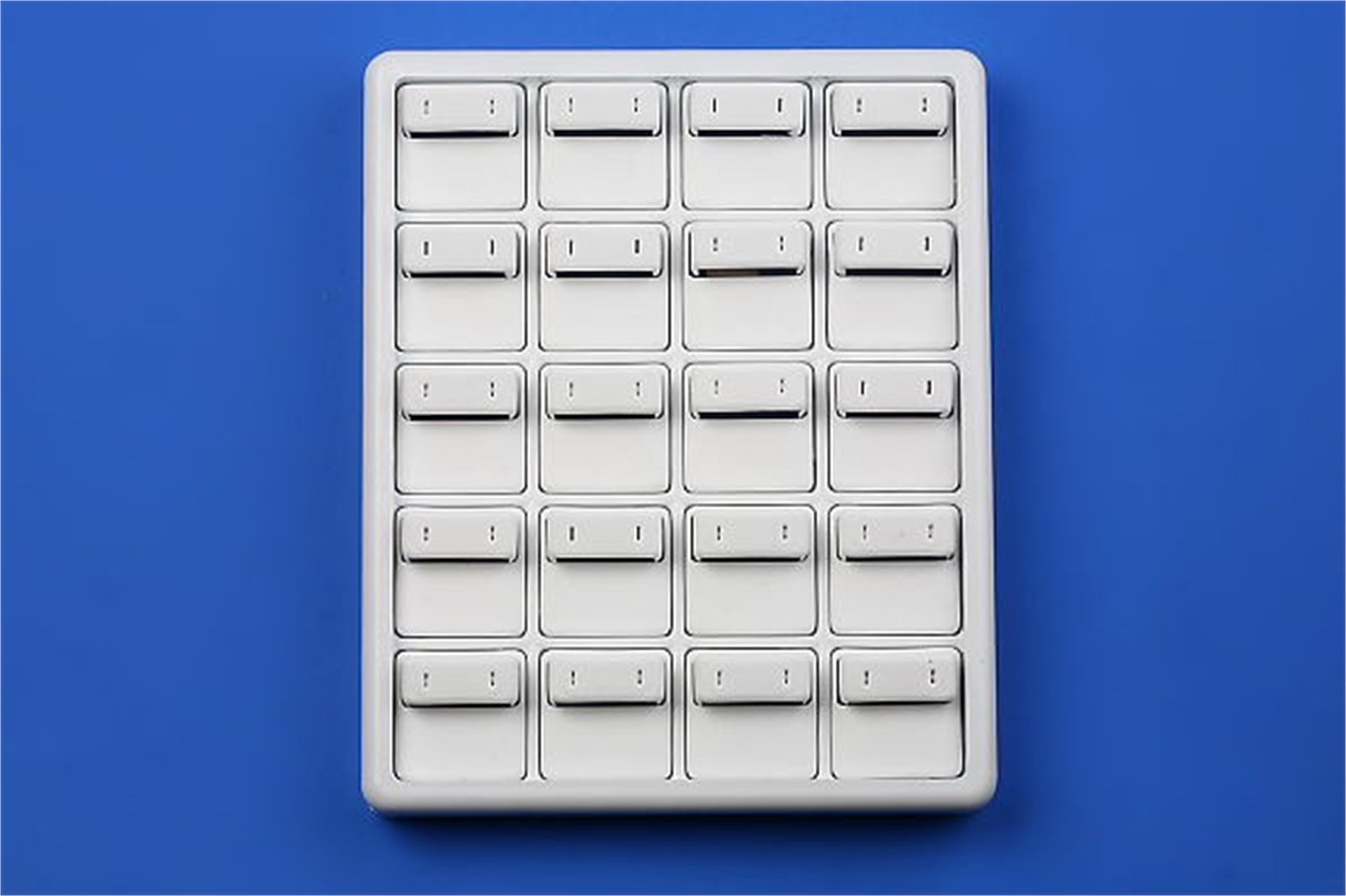 20'Lİ PLASTİK KÜPE TABLASI , 20 PCS PLASTIC EARING TRAY FOR JEWELRY