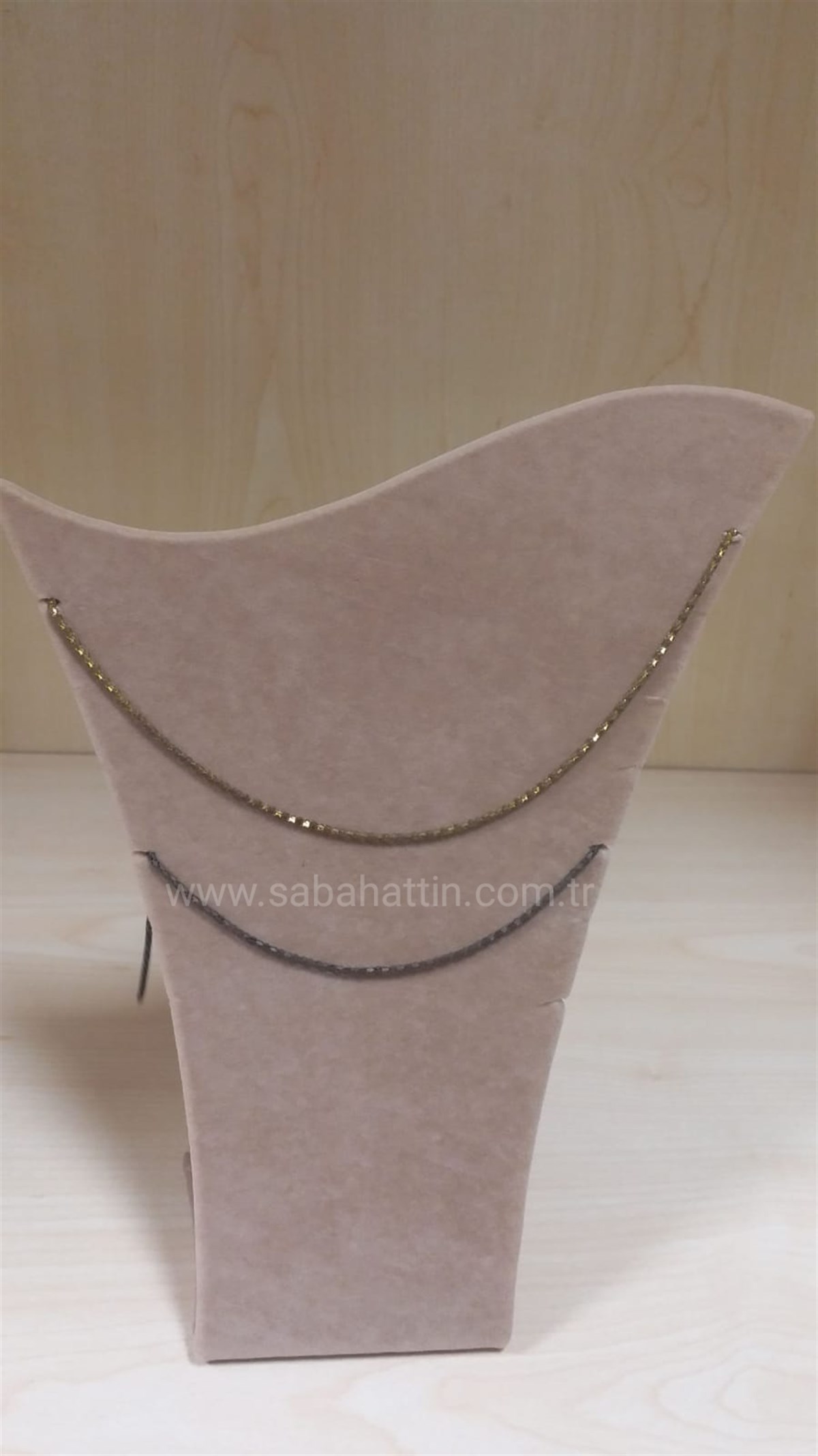 KADİFE & SÜET & DERİ ÇOKLU KOLYELİK , VELVET & SUEDE & LEATHER NECKLACE DISPLAY 