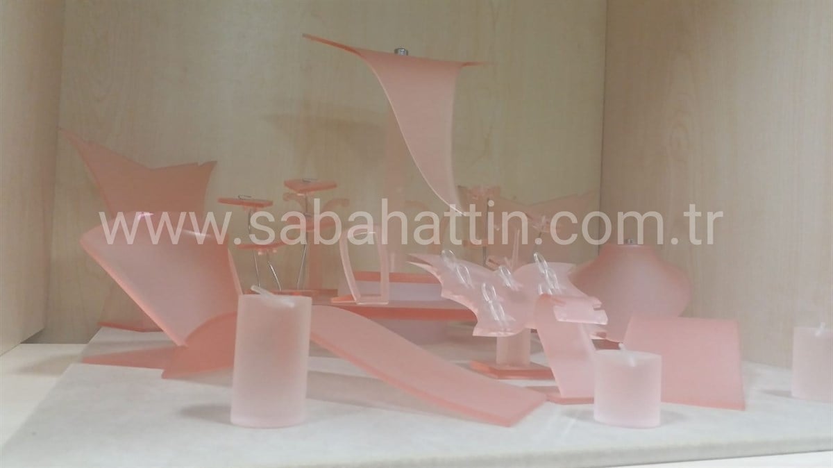 PLEXIGLASS KUYUMCU VİTRİN DEKORLARI, PLEXIGLASS JEWELRY WINDOW DISPLAYS