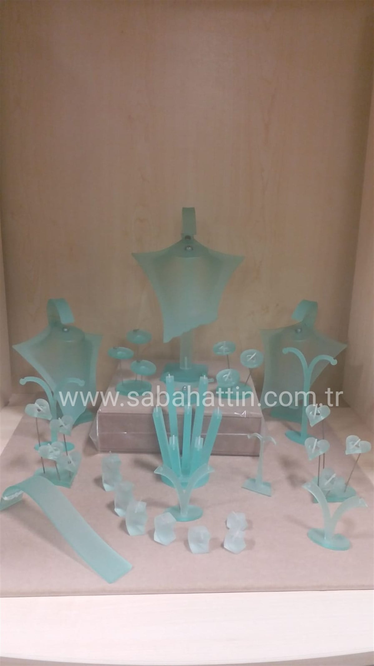 PLEXIGLASS KUYUMCU VİTRİN DEKORLARI, PLEXIGLASS JEWELRY WINDOW DISPLAYS