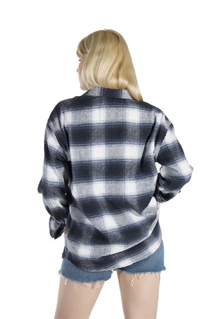 Kadın Lacivert Ekoseli Tek Cepli Oversize Oduncu Gömlek 21K-4300618-3