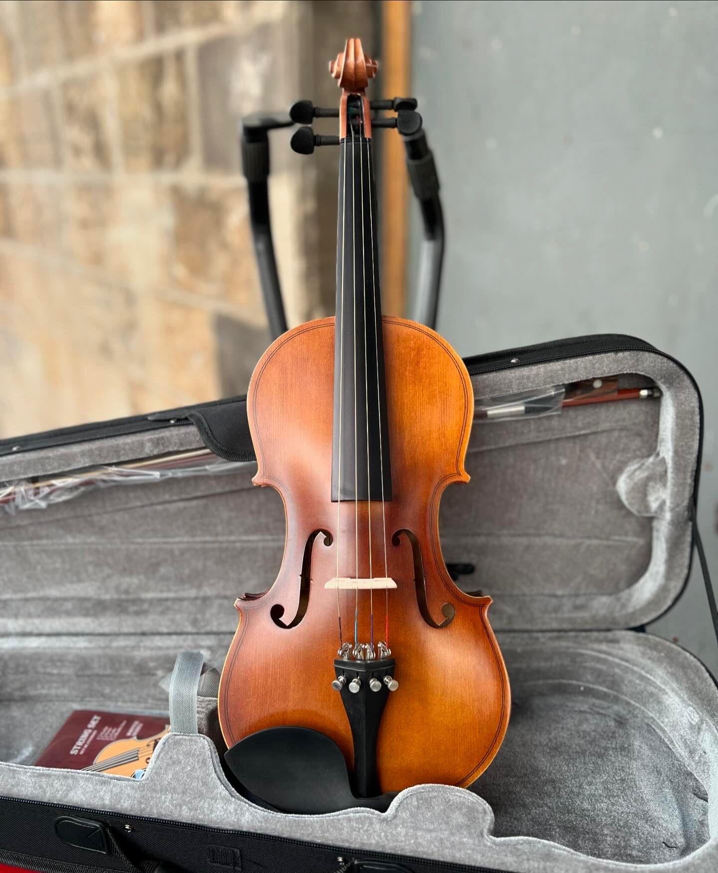 Rösler VLA-9 4/4 Keman Set (Yastık ve Tel Hediyeli)