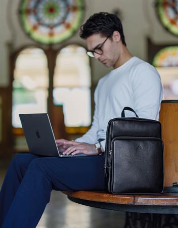 Aka Deri Siyah Sırt Çantası 905 2