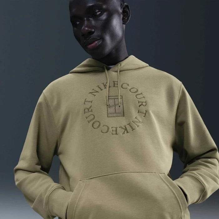 NikeCourt HM6759-276 Heritage Dri-FIT French Terry Erkek Tenis Kapüşonlu Sweatshirt - Zeytin Yeşili