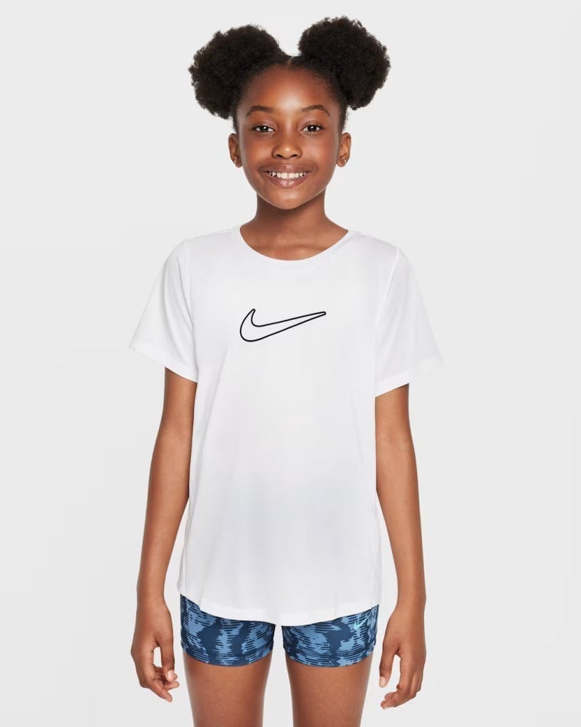 Nike FZ5600-100 One Fitted Dri-FIT Kısa Kollu Genç Çocuk (Kız) Tişört - Beyaz