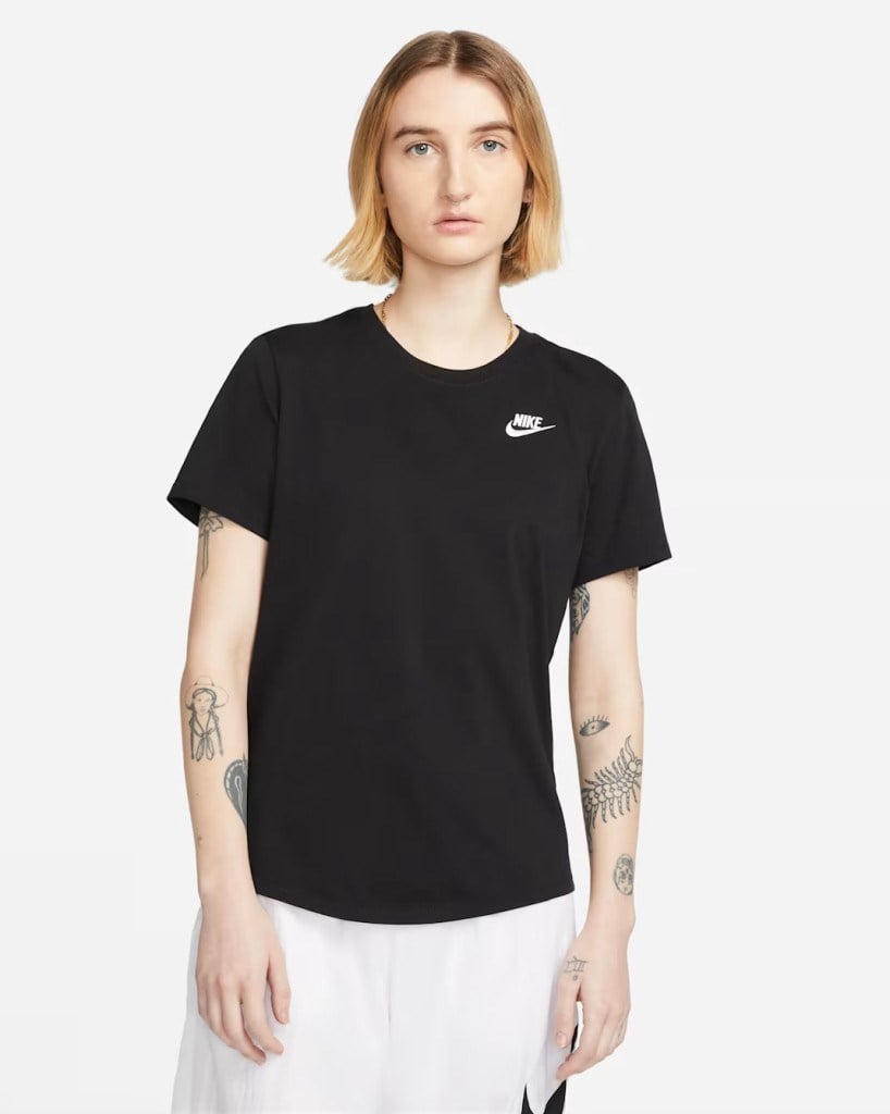 Nike Sportswear Club Essentials DX7902-010 Kadın Tişörtü - Siyah