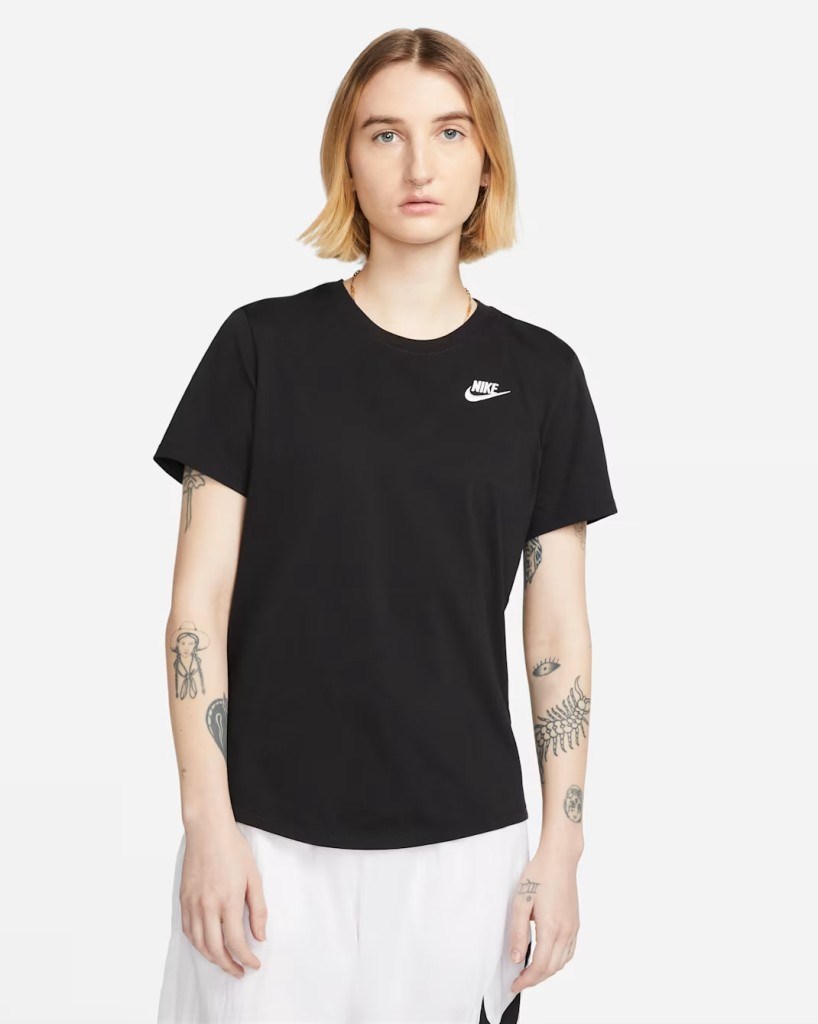 Nike Sportswear Club Essentials DX7902-010 Kadın Tişörtü - Siyah