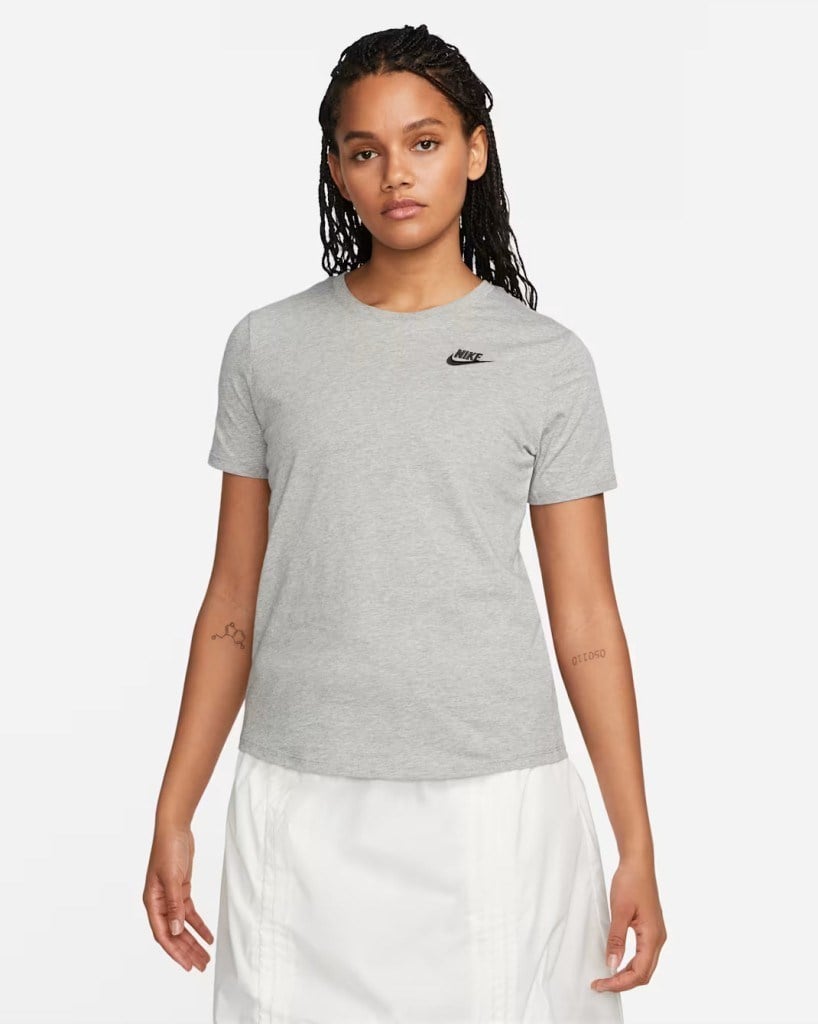 Nike Sportswear Club Essentials DX7902-063 Kadın Tişörtü - Dark Grey Heather