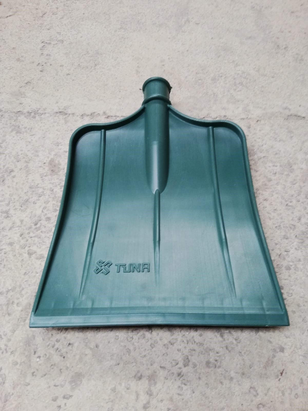 Plastik Kar Küreği