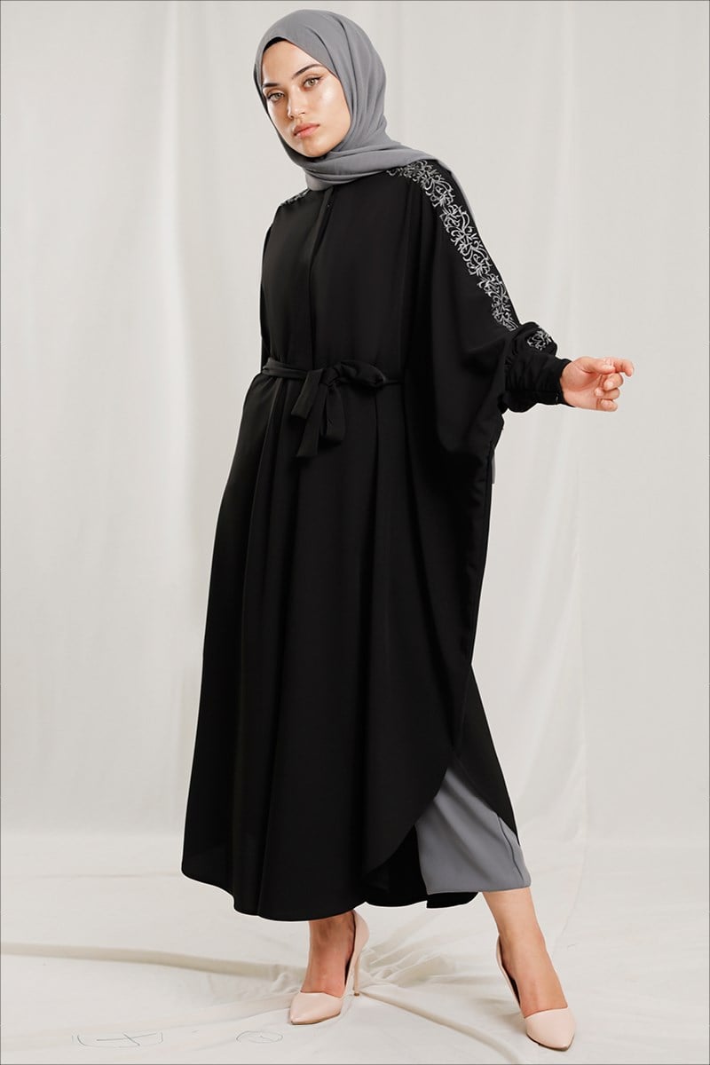 1320 Nakışlı Yarasa Kol Abaya Siyah