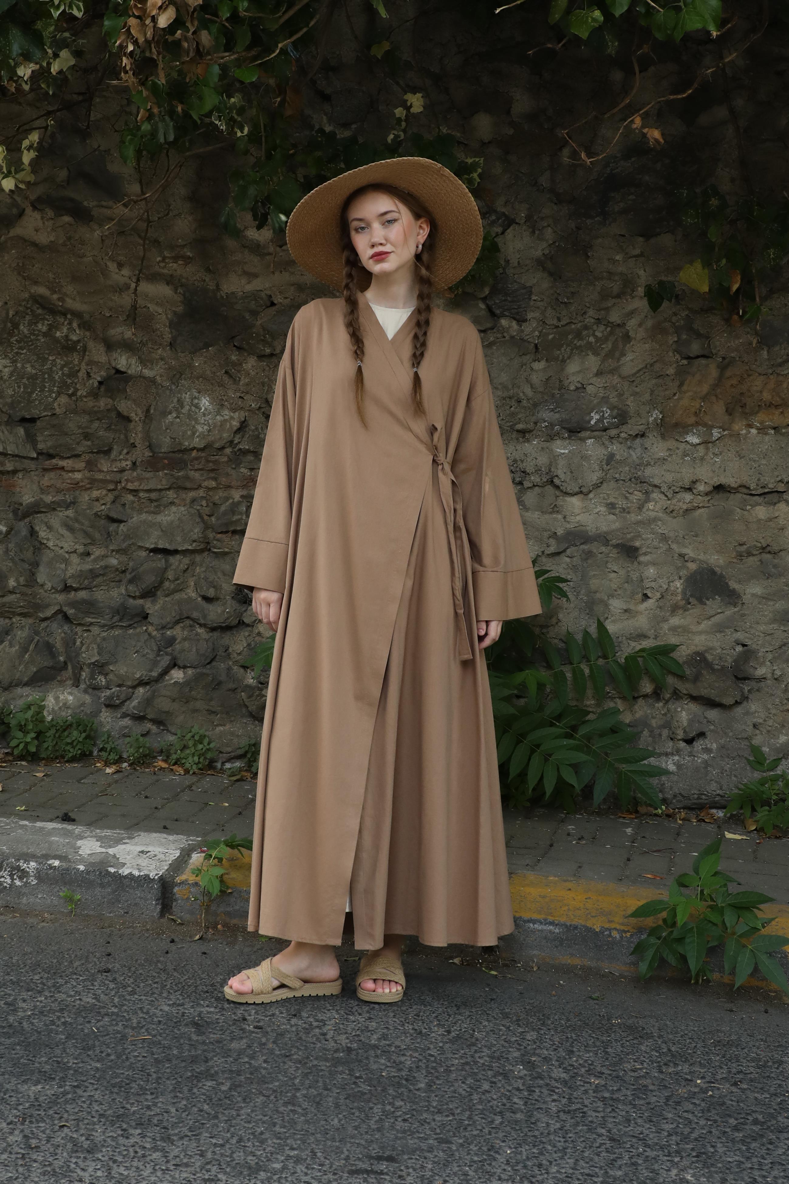Kruvaze Bağlamalı Abaya Camel
