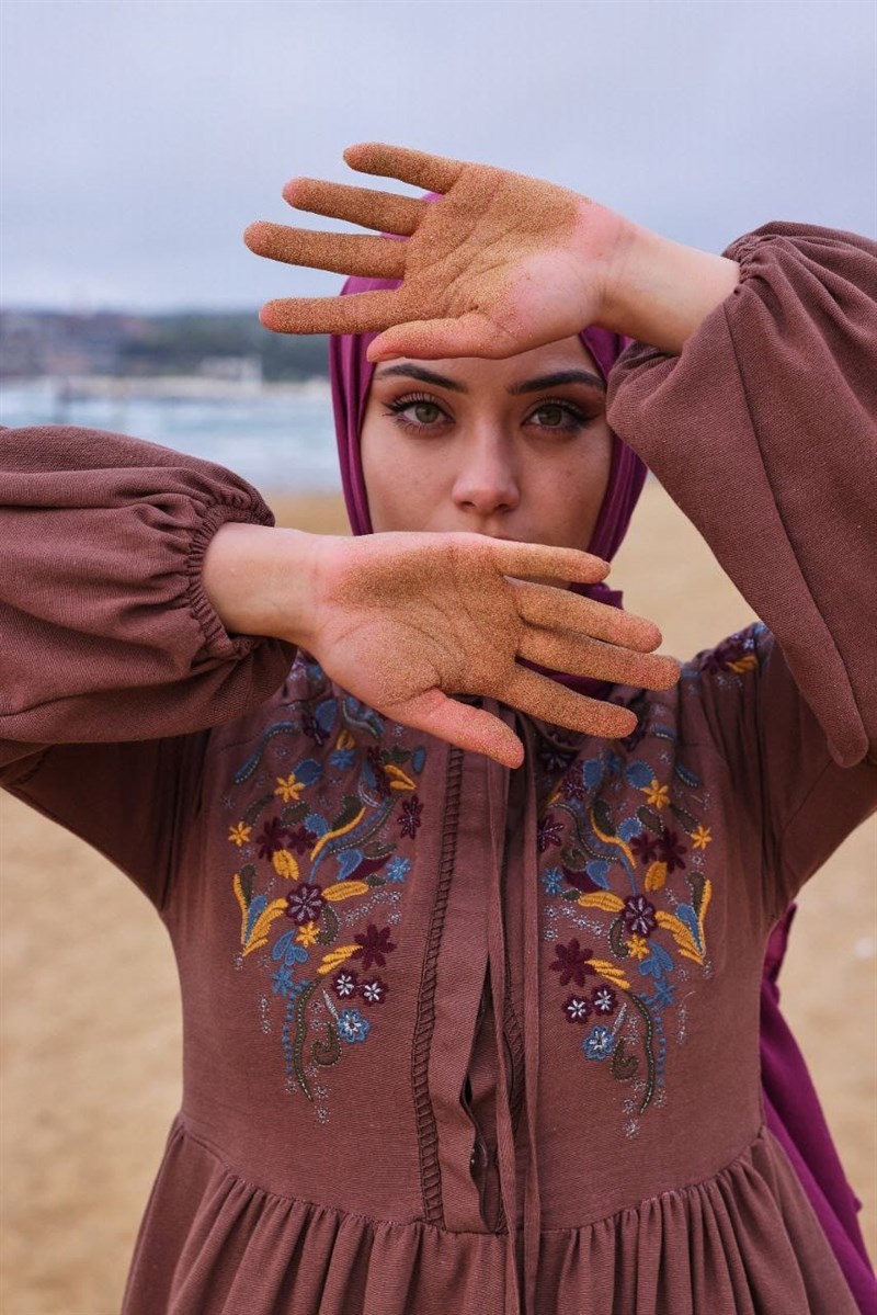 Omuzu Nakışlı Keten Elbise kahve