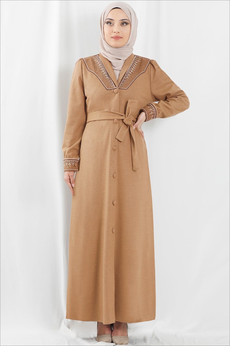 Yakası Nakışlı Camel Ferace