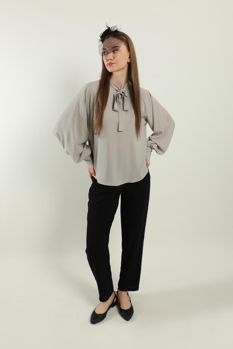 Fularlı Gömlek Taş