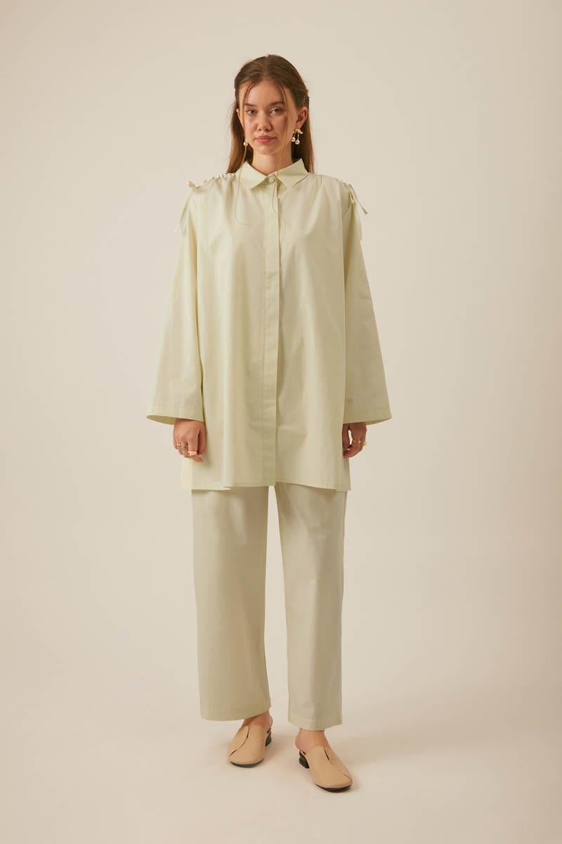 Omuzu Büzgü Detaylı Pantolon Takım Tereyağı Sarısı