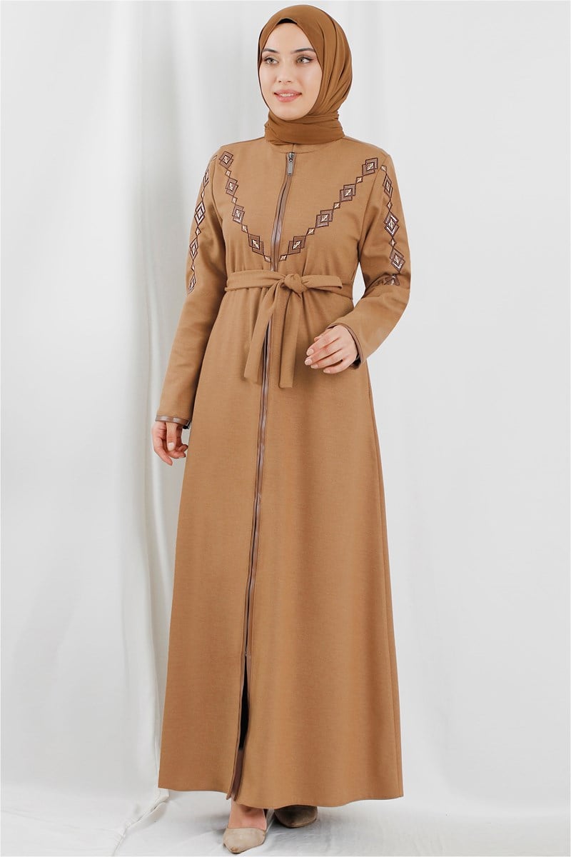 Üçgen Nakışlı Camel Ferace