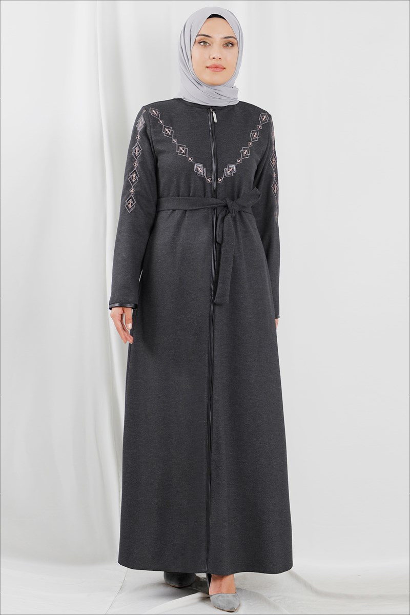 Üçgen Nakışlı Füme Ferace