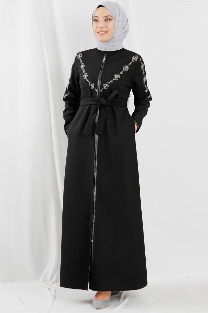 Üçgen Nakışlı Siyah Ferace