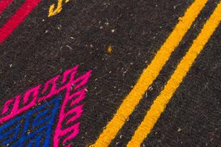 GERÇEK EL DOKUMA DESENLİ KEÇİ KILI YÜN KİLİMİ