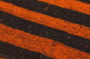 GENELEKSEL EL DOKUMA TURUNCU SİYAH RENGİ KEÇİ KILI YÜN KİLİM