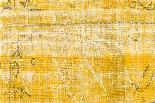 SARİ SİYAH RENGİ GÖBEKLİ TÜRK EL DOKUMA VİNTAGE HALISI