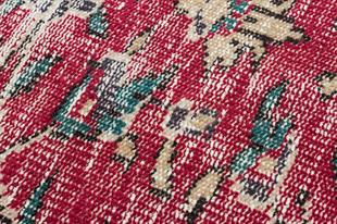 GERÇEK EL DOKUMA KIRMIZI  RENGİ ÇİÇEKLİ DESEN ESKİTME VİNTAGE HALISI