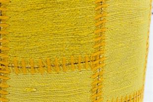 SARI RENKLI KİLİMDEN ÜRETİLMİŞ PUF 35X40 