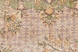 GENELEKSEL EL DOKUMA NATUREL RENGİ ÇİÇEKLİ DESEN ESKİTME VİNTAGE HALISI