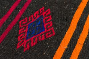 GERÇEK EL DOKUMA DESENLİ KEÇİ KILI YÜN KİLİMİ