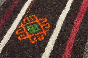 Siyah Çok Renkli El Dokuma Keçi Kılı Yün Kilim