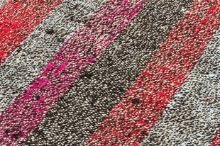 EL DOKUMA GRİ KIRMIZI ÇİZGİLI KİLİM 